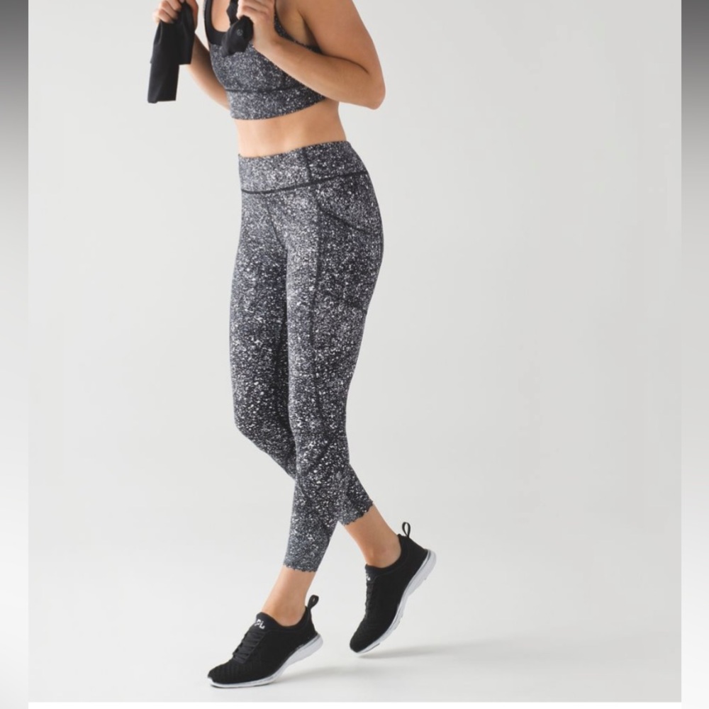 Lululemon Athletica Tight Stuff Gray & Black Spotted Leggings | 6